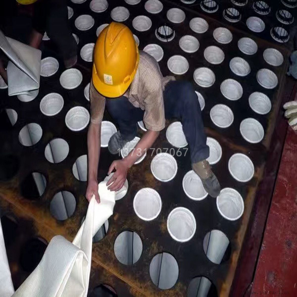 脈沖布袋除塵器內(nèi)部結(jié)構(gòu)特點(diǎn) 脈沖布袋除塵器內(nèi)部結(jié)構(gòu)特點(diǎn)