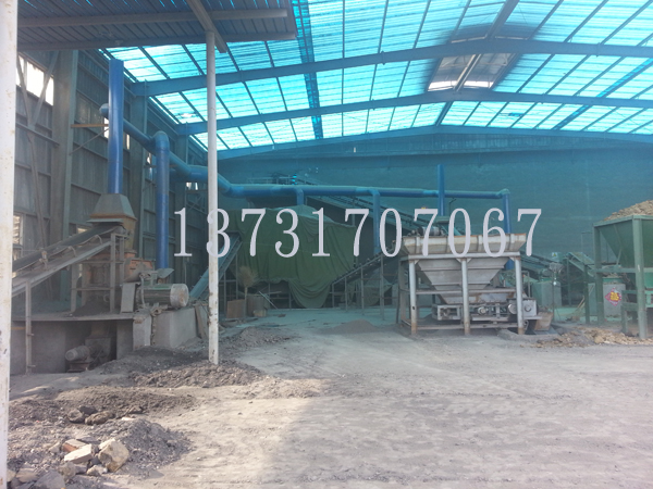 山西煤矸石制磚生產線破碎工段布袋除塵器安裝完畢 山西煤矸石制磚生產線破碎工段布袋除塵器安裝完畢